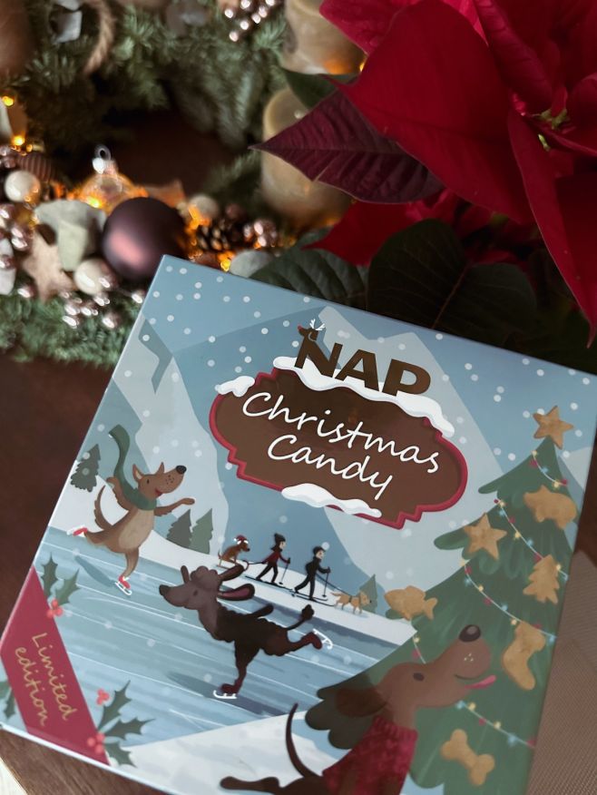 🎄✨ Malá radost pod stromeček i pro naše čtyřnohé parťáky. Limitovaná edice NAP Christmas Candy je připravena rozmazlit...